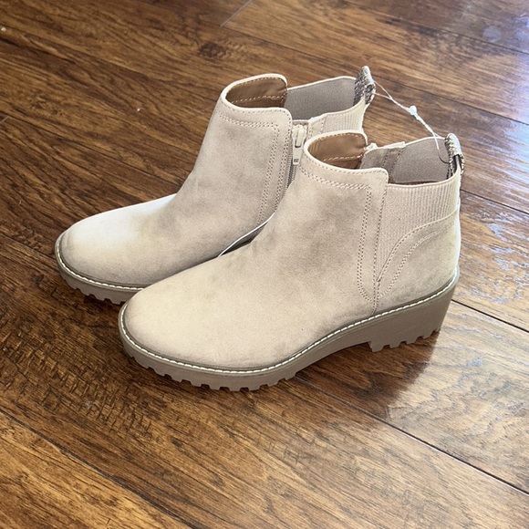 Women's Taci Pull-On Ankle Boots - Universal Thread NWT - Picture 6 of 10